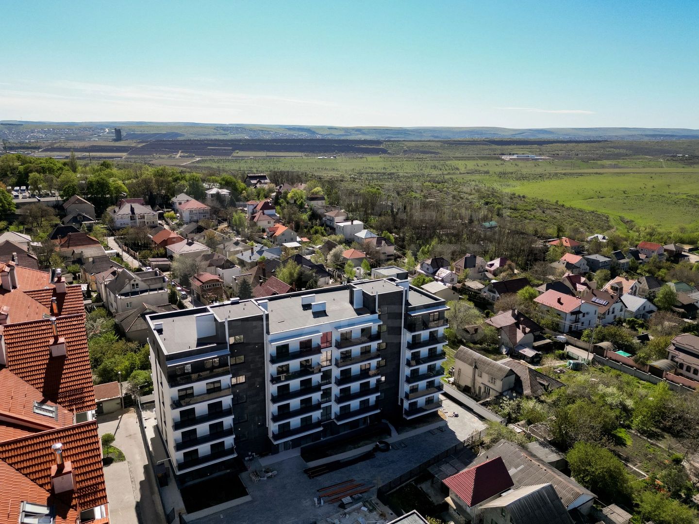 Vânzare, apartament, 3 dormitoare și living, șos,Hîncești - Poză 1
