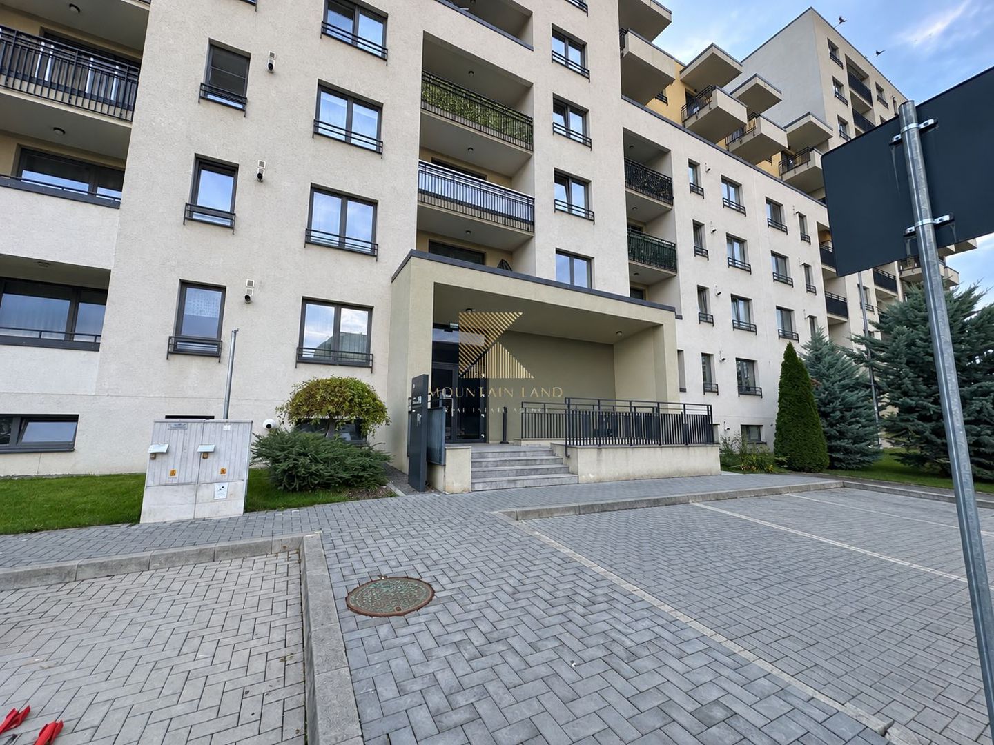 Apartament premium cu 2 camere, decomandat, etaj 5, Kasper Coresi Mall - Poză 1