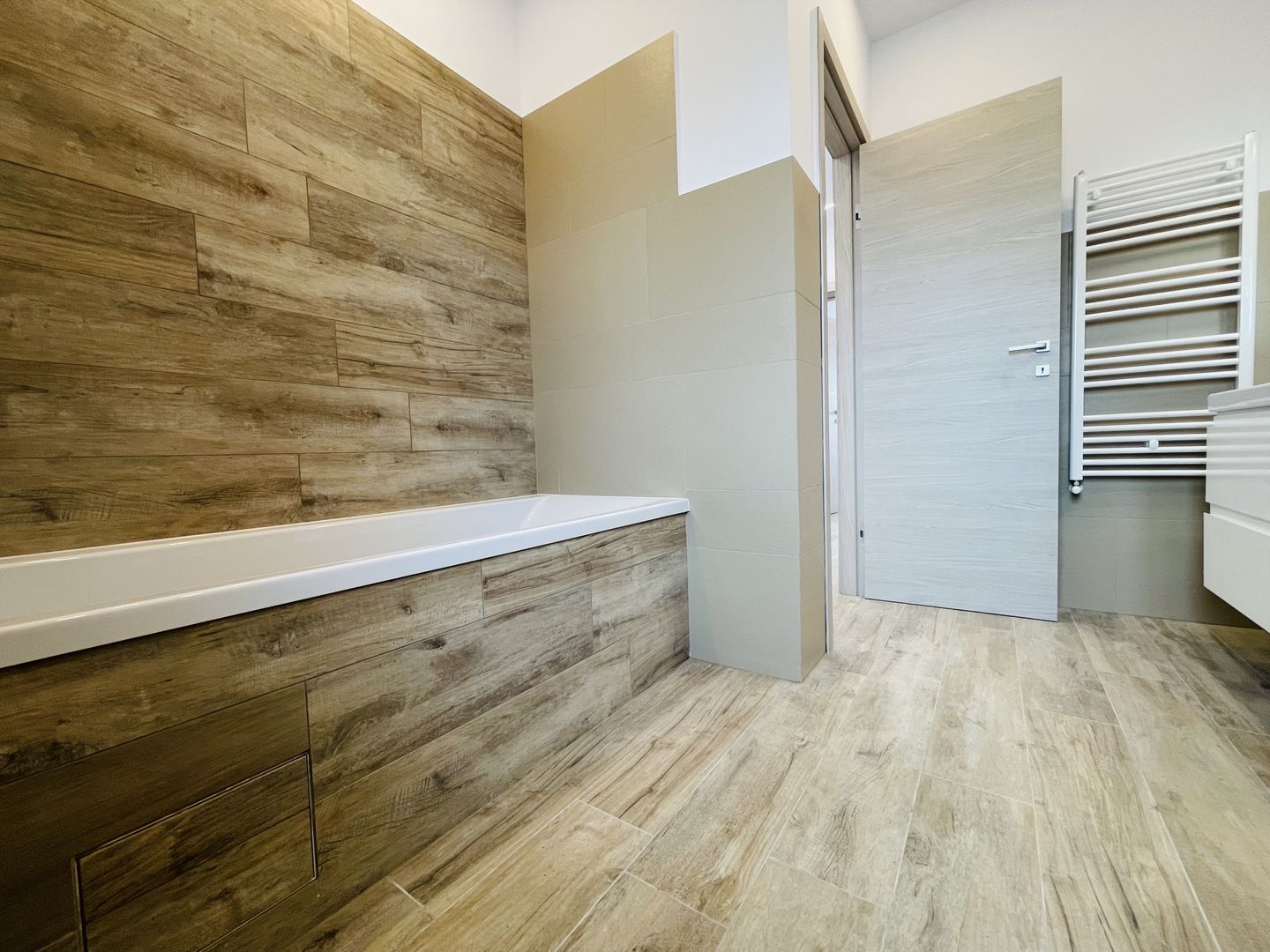 Casa de inchiriat in Dumbravita - Conexiuni excelente si spatiu versatil! - Poză 13