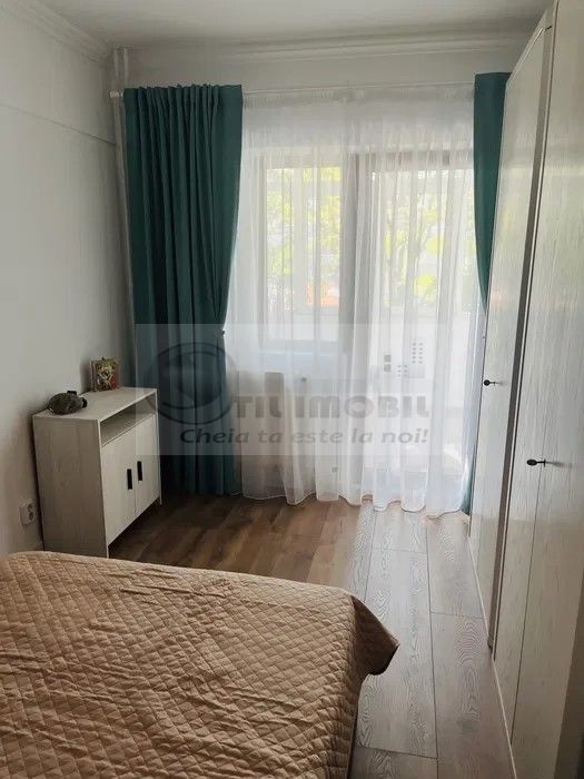 Apartament 3 camere Podul de Fier 700 Euro - Poză 3