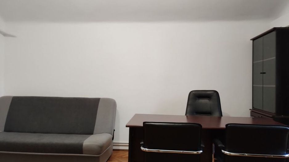 Închiriez apartament 3 camere, Calea Calarasi,renovat,centrală proprie - Poză 1