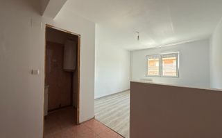 Garsonieră etaj intermediar - Electroprecizia Săcele - Poză 6