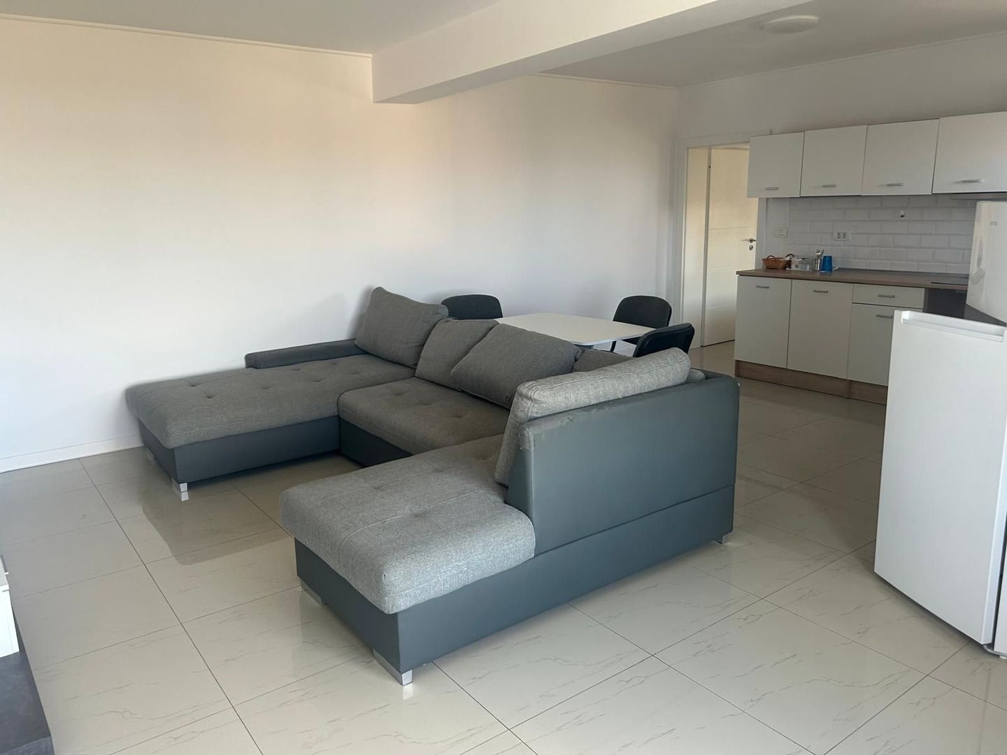 Apartament modern I Intrare separată, din curte I Dumbrăvița - Poză 1