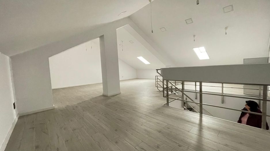 VILA DE INCHIRIAT PARCARE   BIROURI ZONA  PIPERA - Poză 15