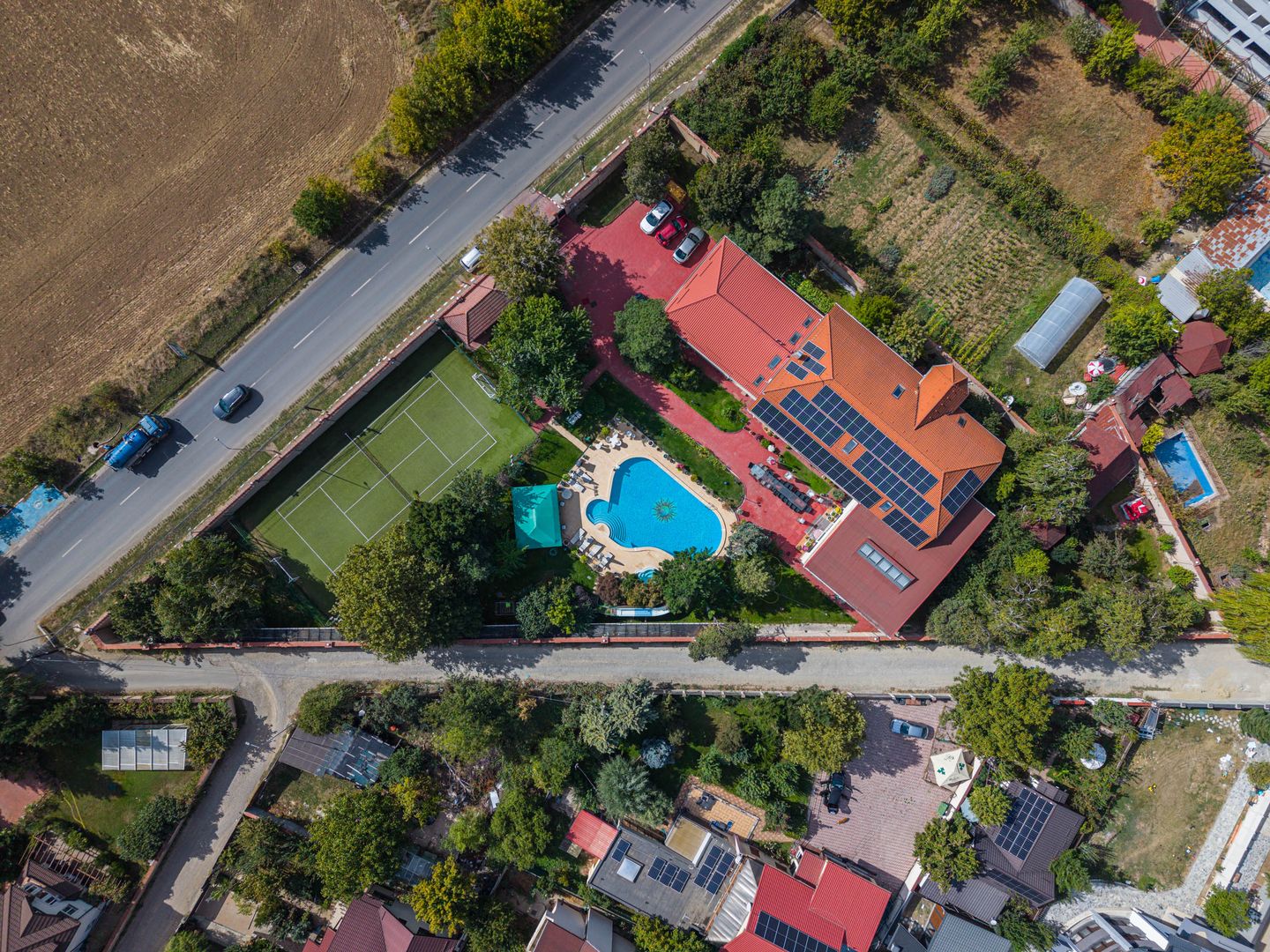 Resedinta premium| Teren de tenis | Piscină încălzită | Infrastructură completă! - Poză 2