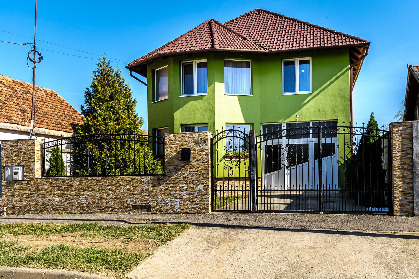 Vilă superbă 6 camere - Bujac - Poză 1