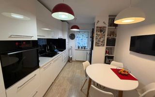 Apartament cu 3 camere decomandate, 65 mp, boxă, parter înalt. - Poză 2