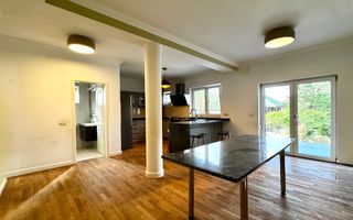 Casa spațioasă, cu teren generos, zona liniștită - in Braytim - Poză 2