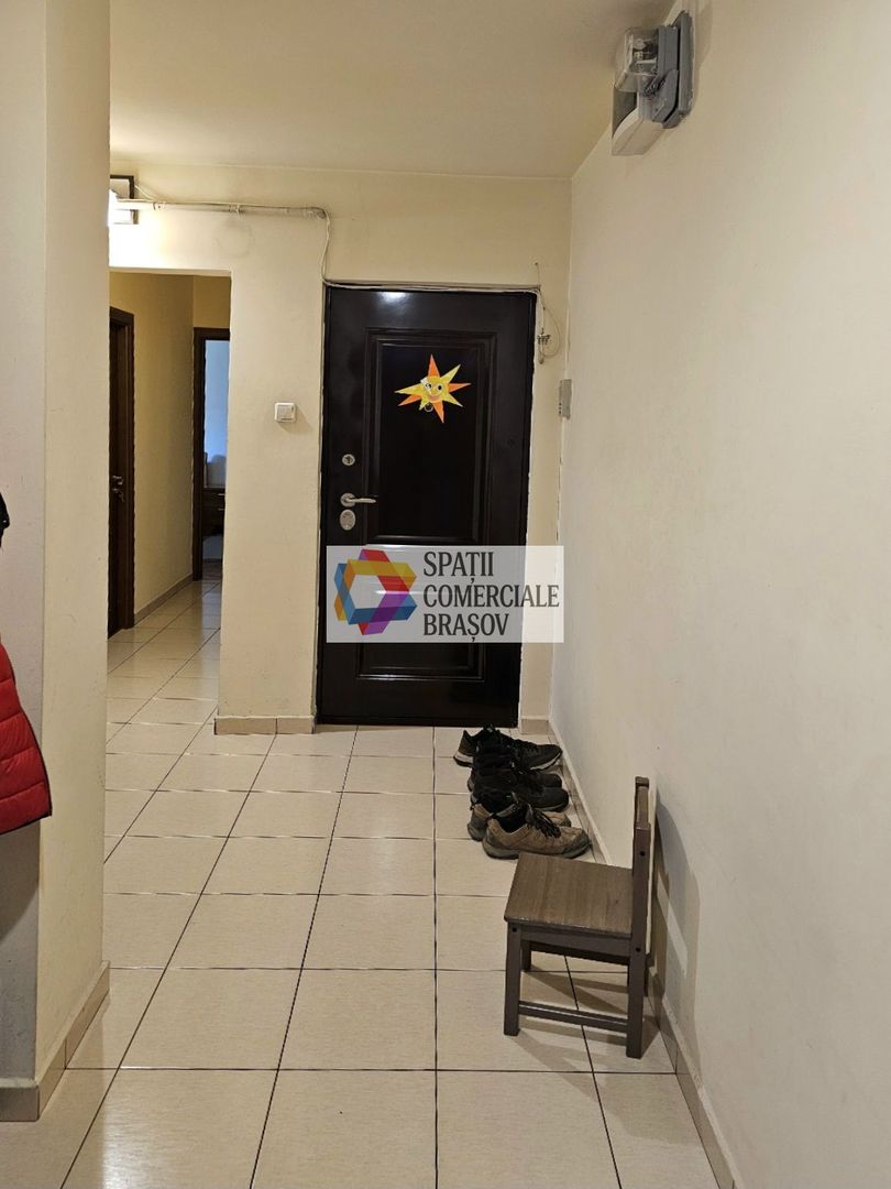 Apartament cu patru camere, zona Tractorul 81 mp - Poză 2