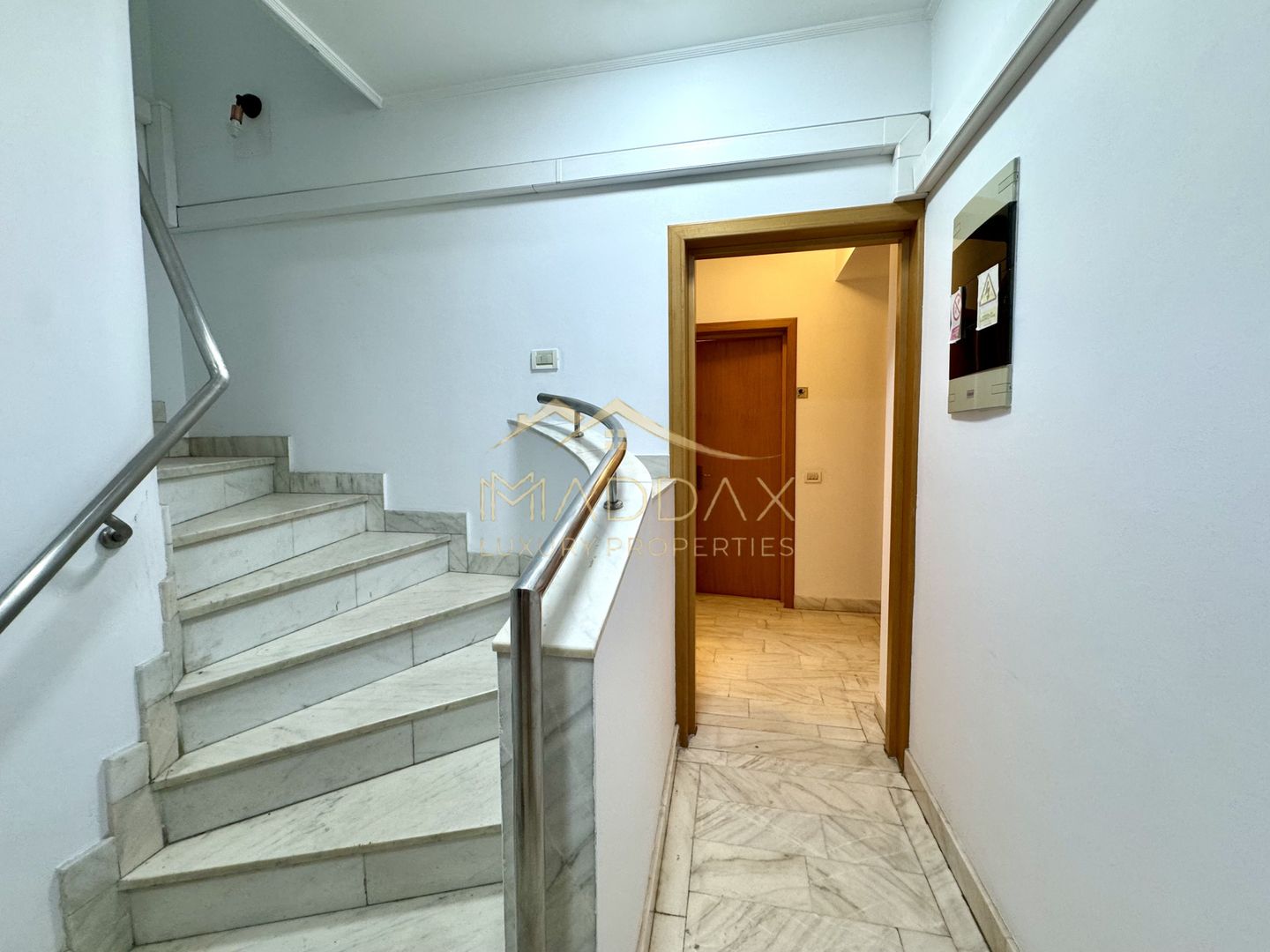 Vila centrala cu 13 camere *460mpu* + garaj // Dorobanți - Poză 26