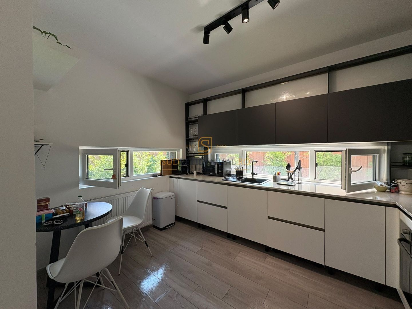 Duplex modern cu 4 camere, curte amenajata, com.Berceni - Poză 11