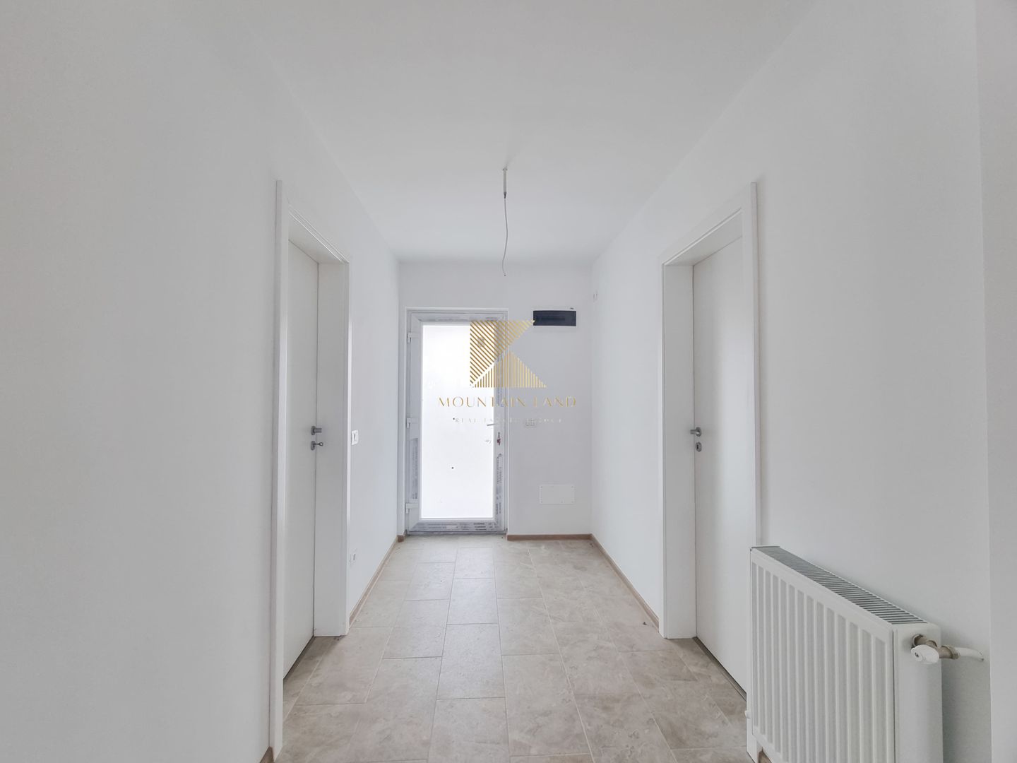 Casă însiruită cu 4 camere și curte proprie – Cartier Izvor, Str. Salc - Poză 5