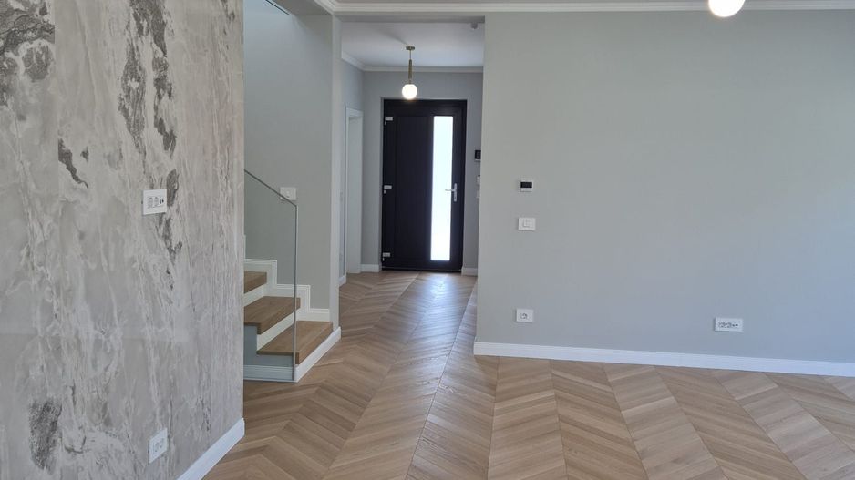 Locuinta individuala cu garaj si teren de 1000mp - Poză 3