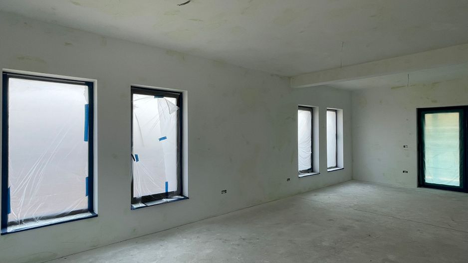 Casă individuală cu garaj-Moșnița Veche - Poză 2