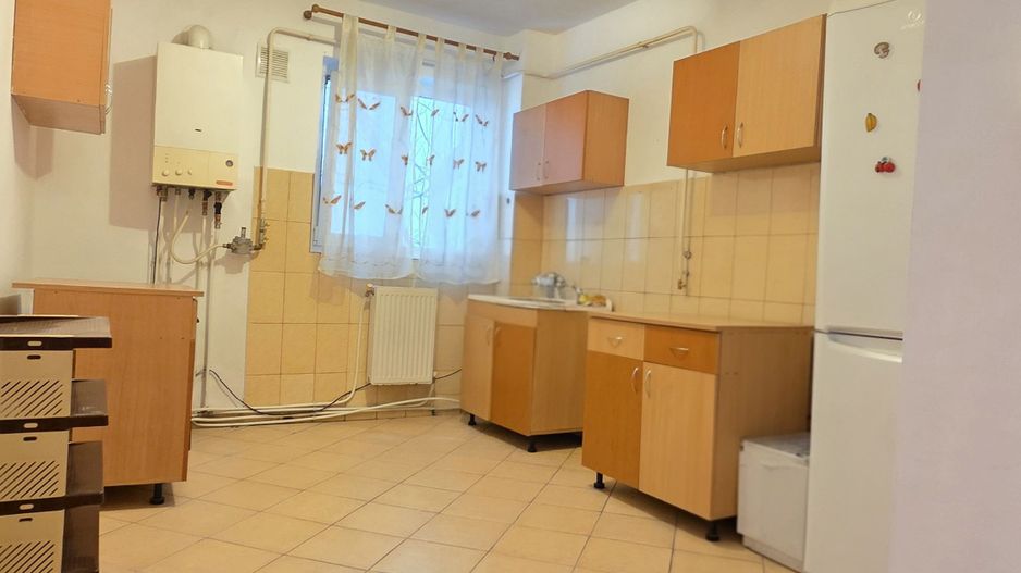 Apartament cu 2 camere, etaj 2, mobilat și utilat, VASLUI - zona ULTRACENTRAL; - Poză 7