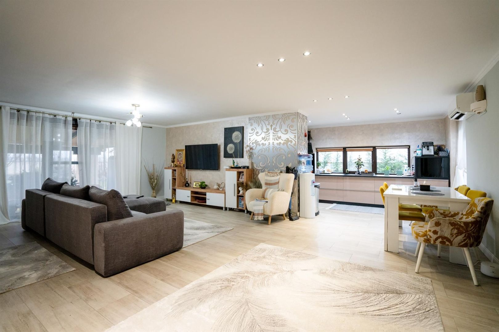 Casa Lux Grigorescu Oradea - Poză 1