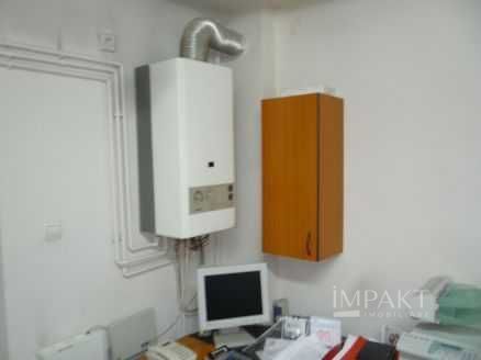 Casa cu trei camere  la curte de inchiriat. - Platinia - Poză 6