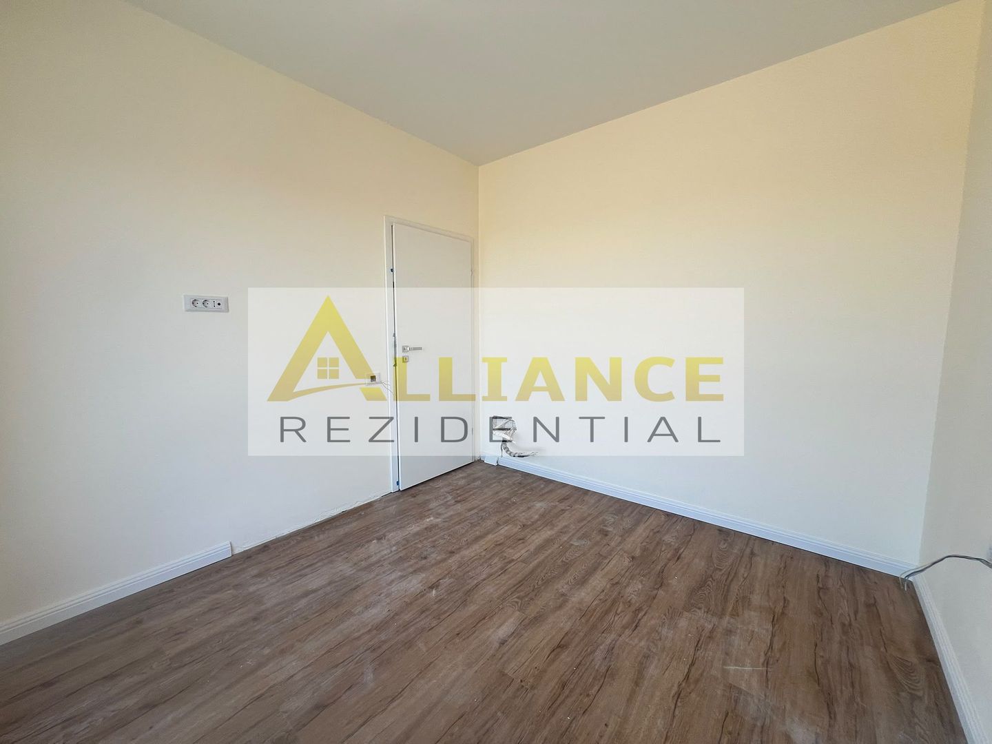 Casa Individuala - 4 camere - 300 MP TEREN-STR.MIORITA - Poză 9