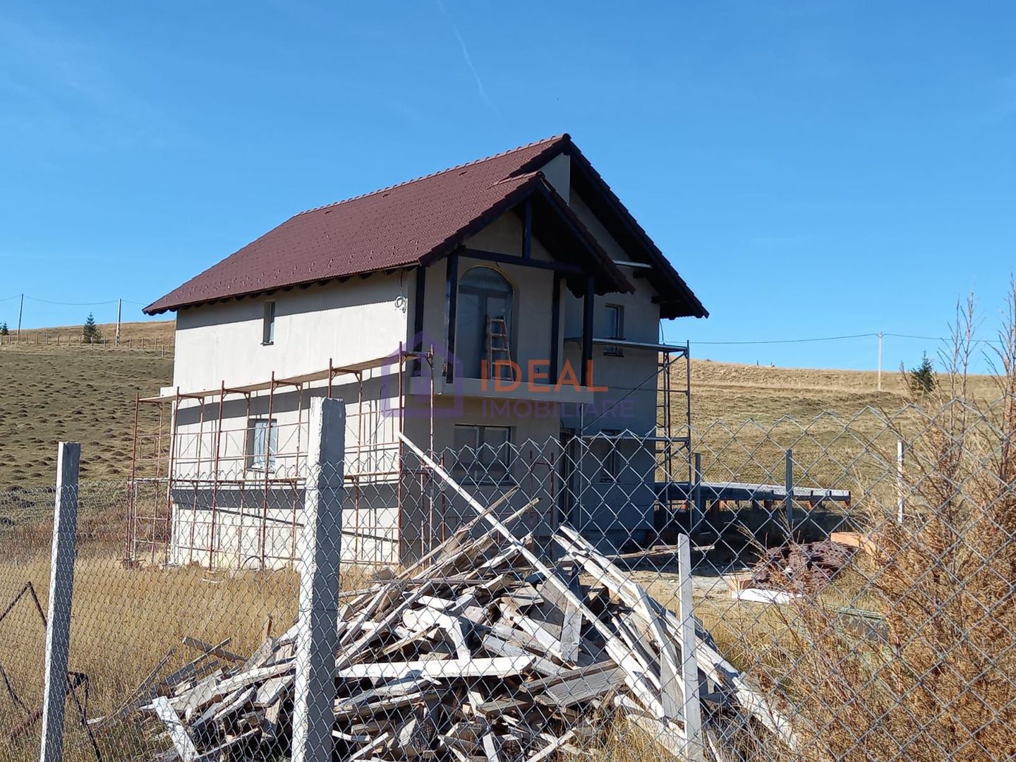 Casa de vacanta cu 4 camere si 800 mp de curte, in Paltinis - Poză 3