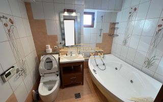 Apartament de vanzare pe doua nivele, zona Pietonalul Transilvaniei, pret 180000 euro - Poză 6