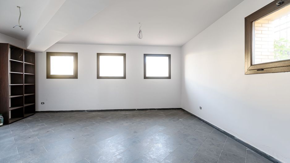 Clădire comercială în zona Grădiște. - Poză 30