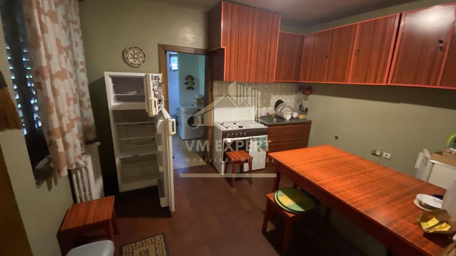 VILA 5 CAMERE, TEREN 1500 MP, CENTRAL CAMPULUNG - Poză 4