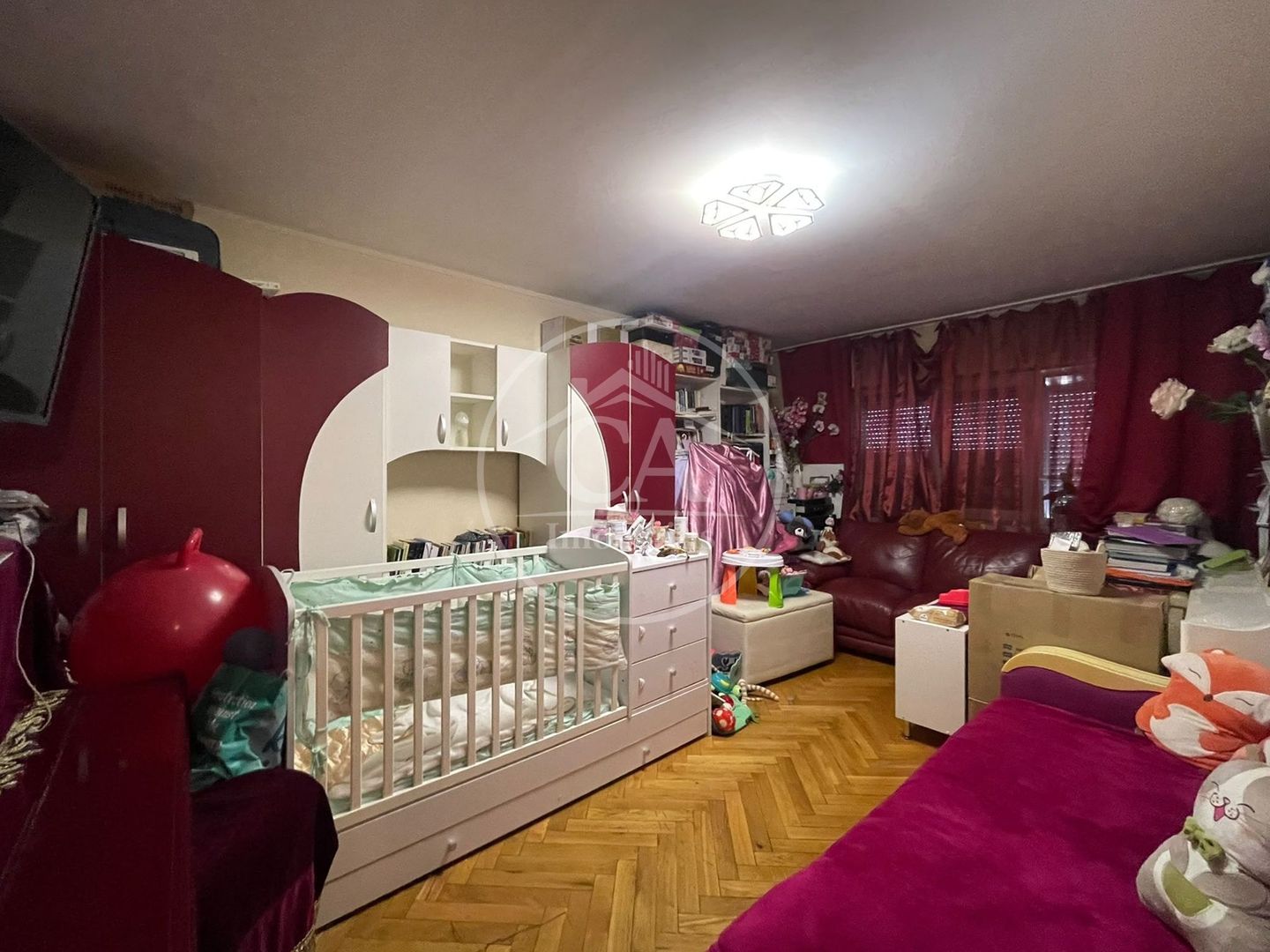 Apartament cu 3 camere de vânzare în zona Rogerius, Oradea - Poză 3