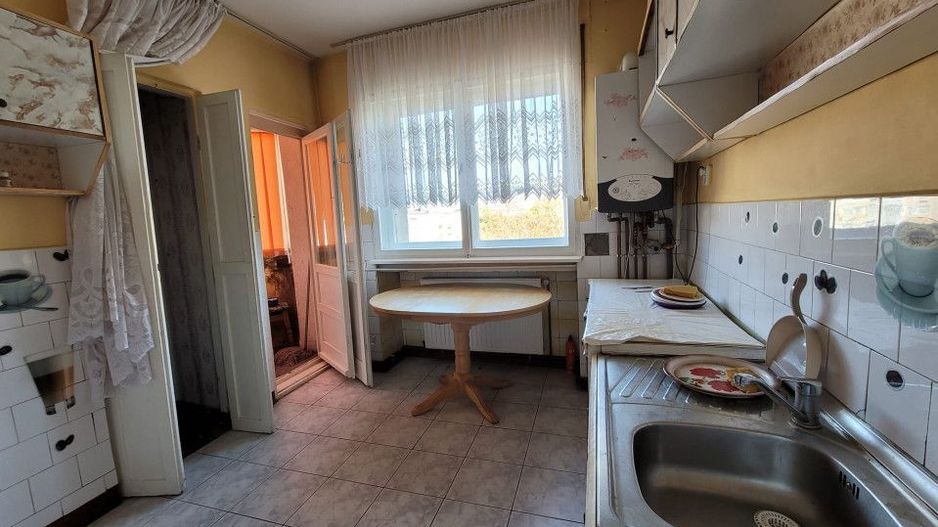 De Vânzare apartament 3 camere Micro 16 - Poză 1