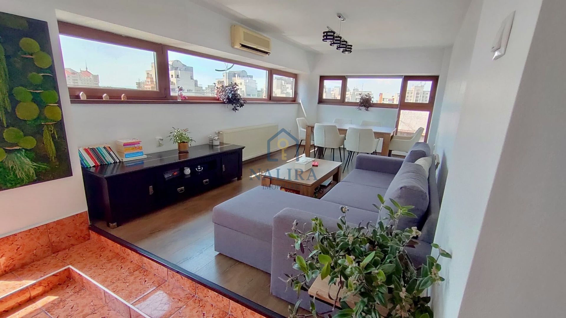 Apartament ultracentral cu terasă spectaculoasă - Poză 1
