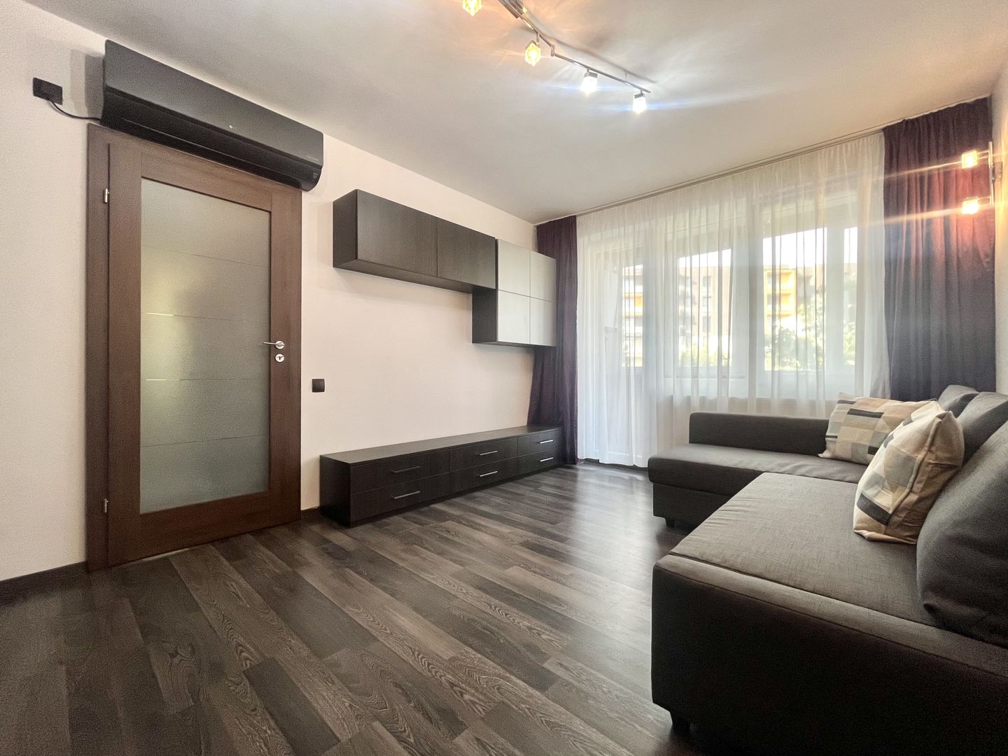 Apartament 3 camere, modern, la prima închiriere, în zona Centrala - Poză 2