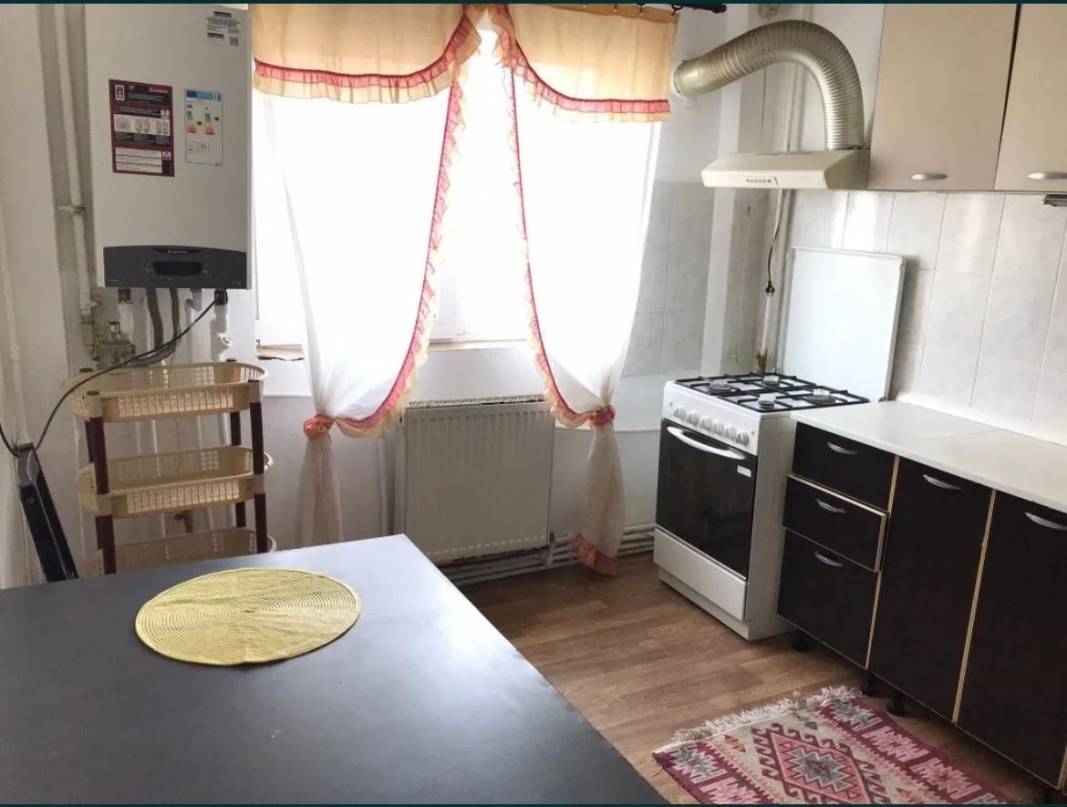 Apartament cu trei camere de inchiriat - Poză 4