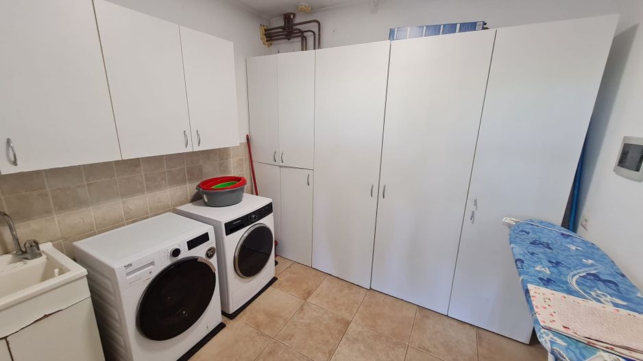Vila generoasa,zona Lunei - Poză 13