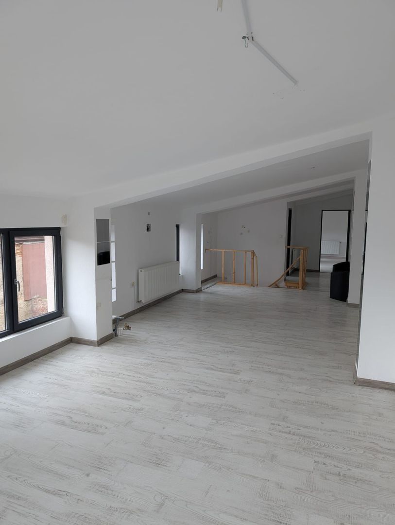 Casa Vila 6 camere || Piata Victoriei || Buzesti || Curte Libera 300Mp - Poză 27