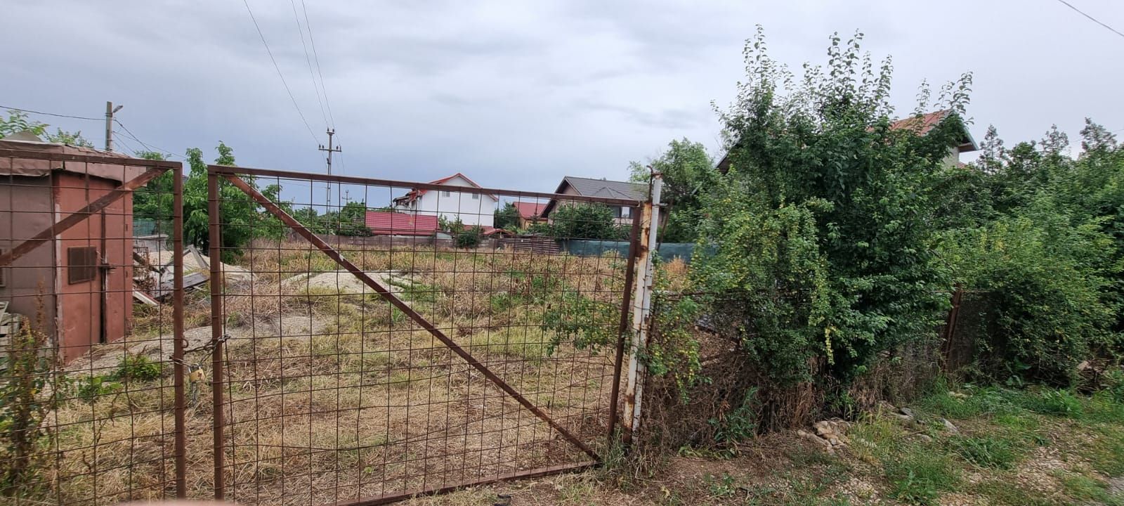 Teren pentru construcții cu ieșire pe două laturi - Poză 1