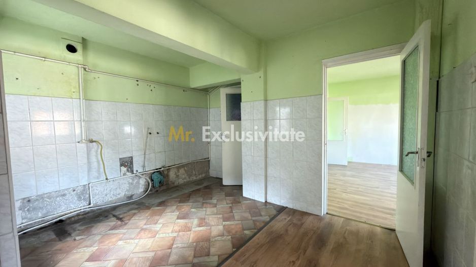 Apartament 4 camere Etaj IV, MV1, Zona Ludy - Str. Regele Ferdinand I - Carei - Poză 4