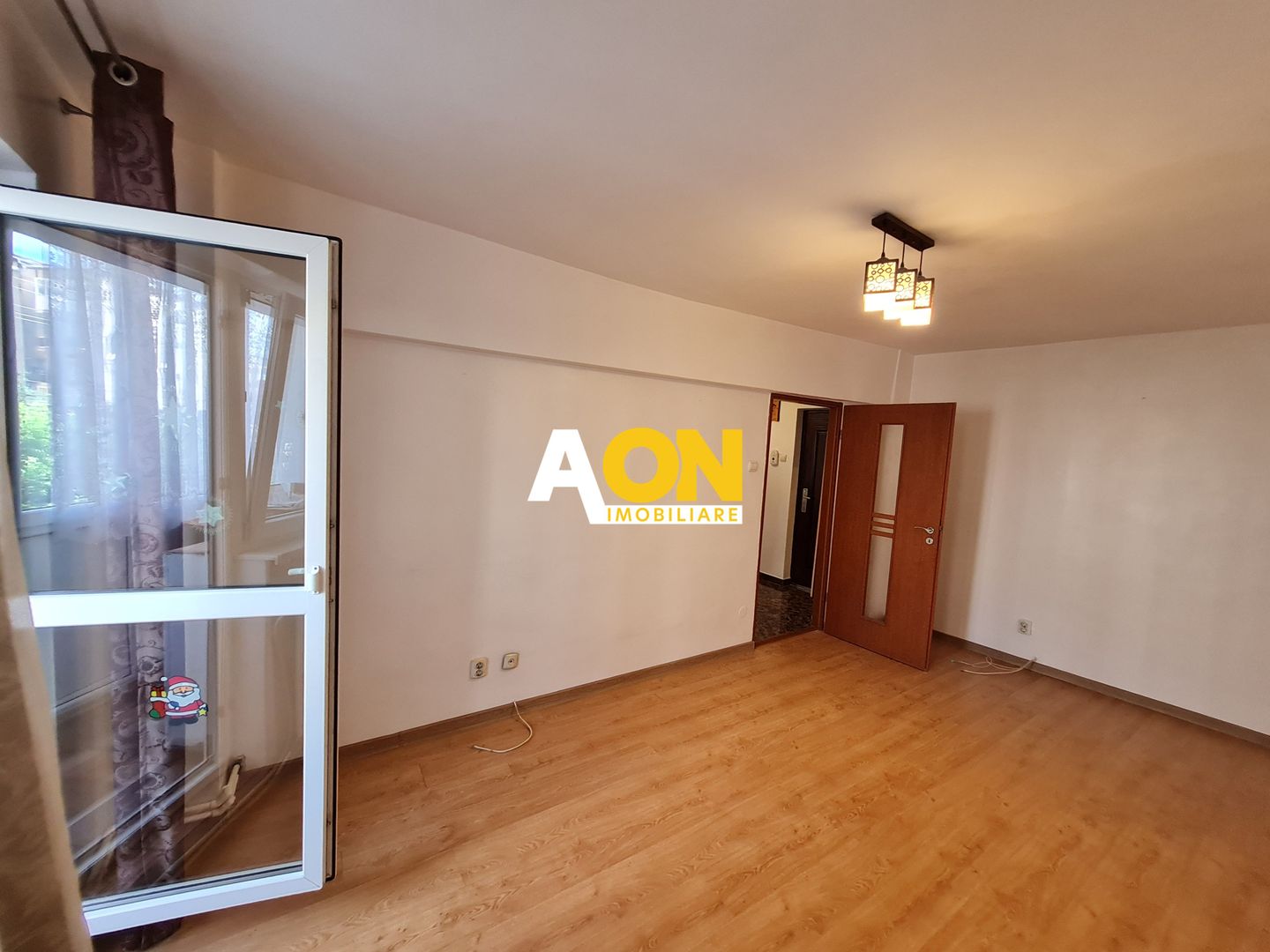 Apartament 3 Camere, Etaj 1, Decomandat, 63 mp, Zona Cetate - Poză 6