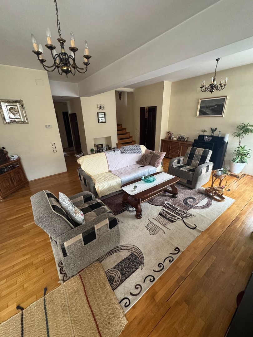 Casa de închiriat 7 camere Sector 4, ideal pentru clinica, gradinita - Poză 1