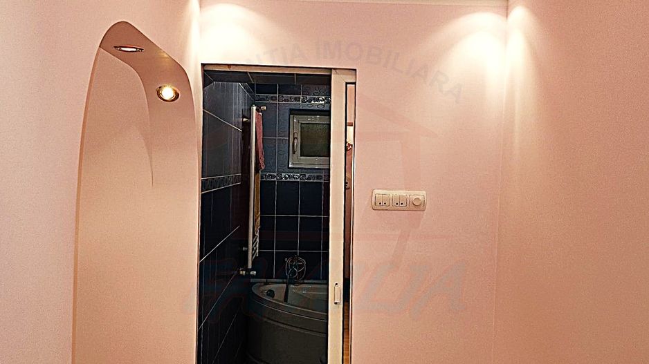 56.ooo Euro negociabil, 55 mp, 2 camere, etaj 4 din 5, liber, zona I.R - Poză 3