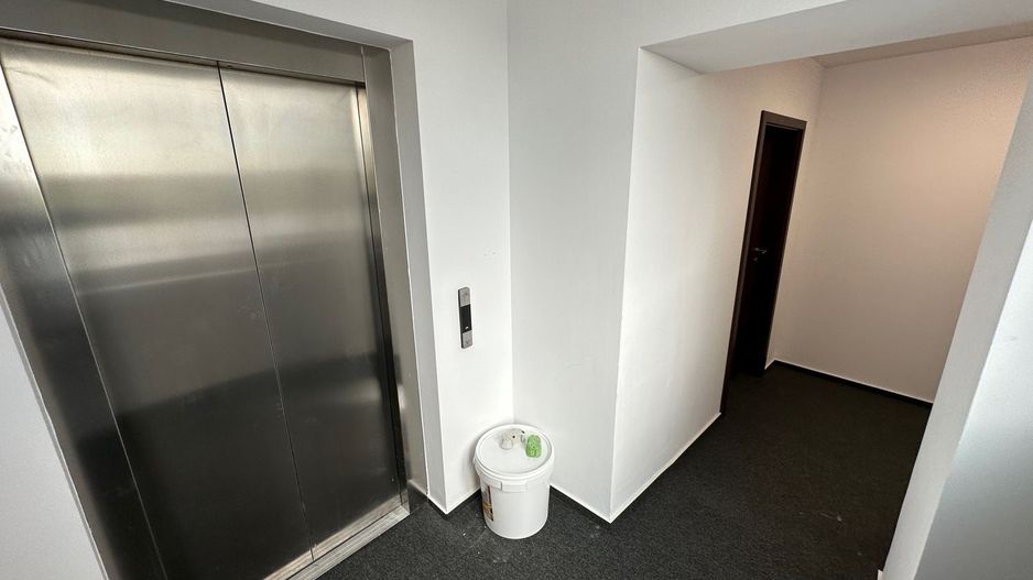 Clădire de inchiriat clinica / birouri - Poză 20