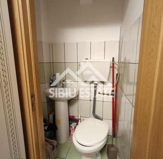  Apartament la mansardă ,3 camere, mobilat și utilat zona Ipas  - Poză 8