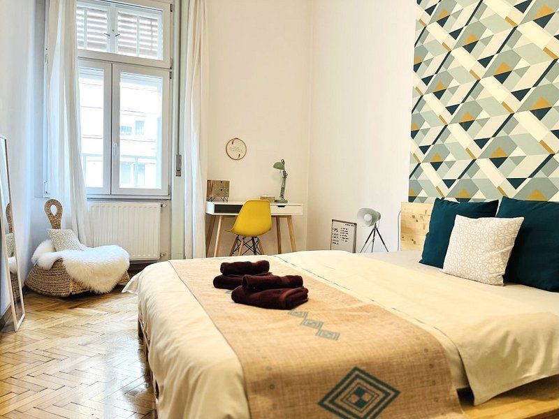 Un apartament boem si primitor, chirie inclusă,  in Piața Victoriei - Poză 3