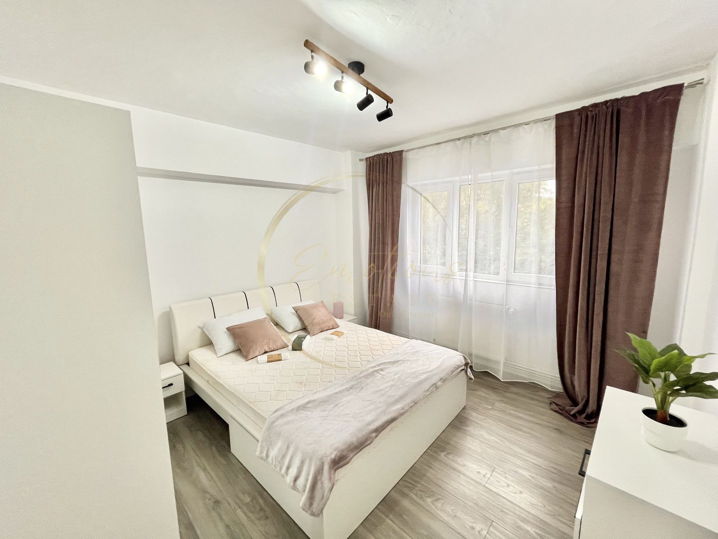 Apartament 4 camere de închiriat – zona Aradului - Poză 9
