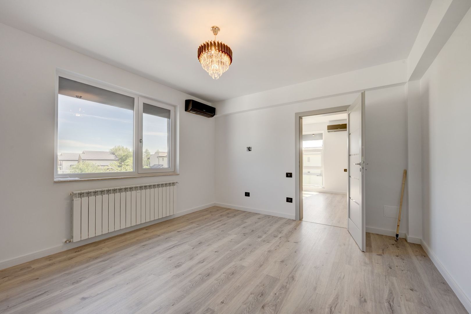 CASA TIPLA, Racordata la toate Utilitățile ! Domnești ! - Poză 12