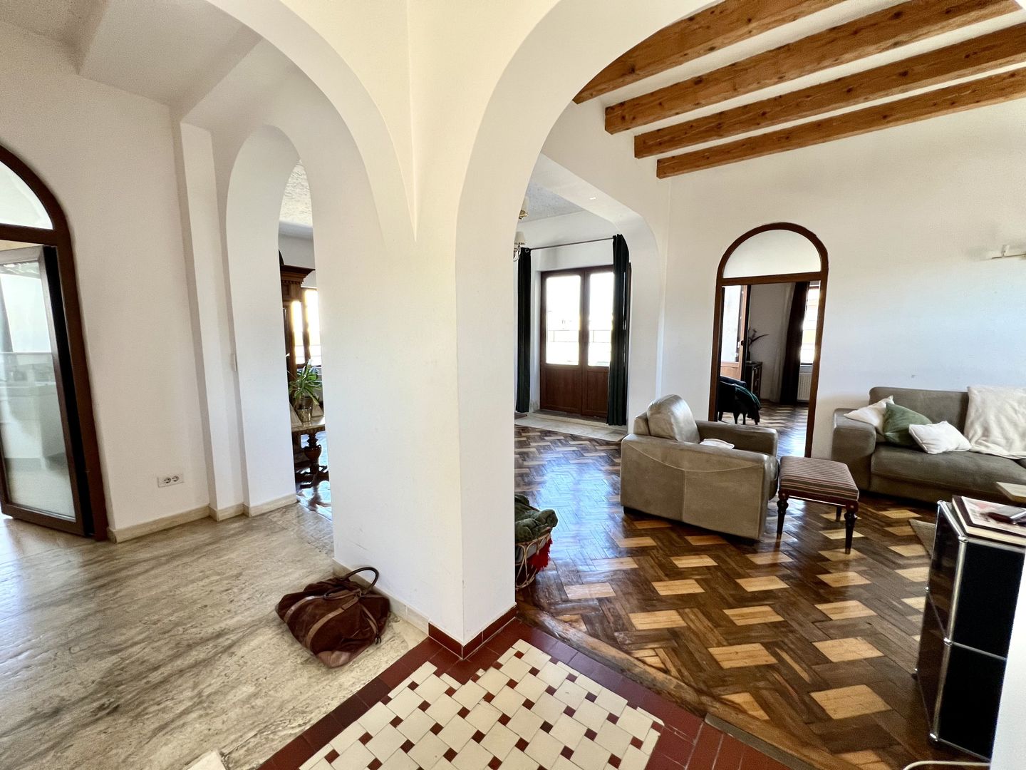 Penthouse de Poveste cu Design Arhaic-Modern și Terasă Panoramică - Poză 9