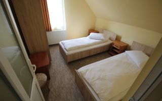 Casa 4 camere,4 bai,1 bucatarie,1 living,120 mp,500mp teren - Poză 15