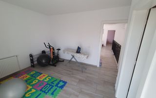 Casa cu 4 camere si garaj - Poză 10