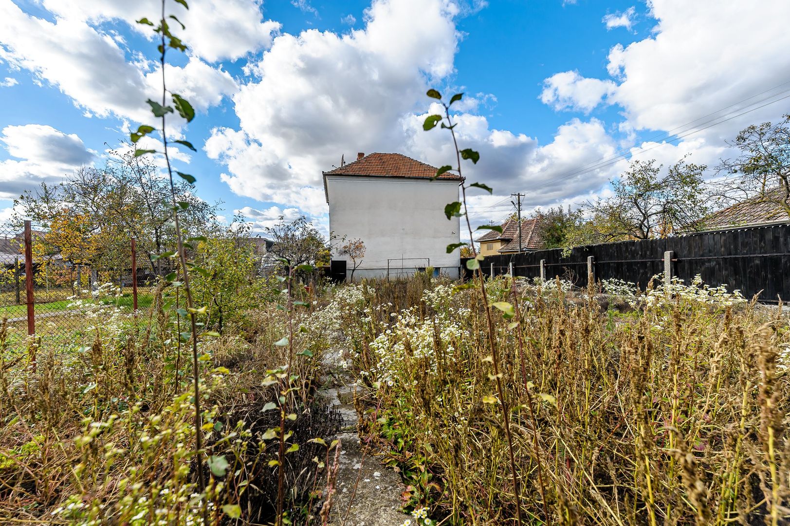 Casă din cărămidă cu 8 camere – zonă liniștită, LIPOVA - Poză 1