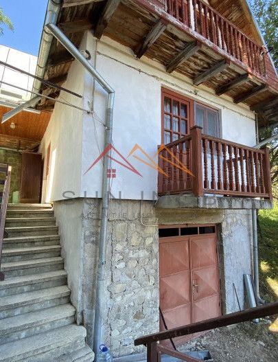 Vila de vanzare, teren 3100 mp, 7 camere, 6 grupuri sanitare, 3 CT, an 1997 - Poză 54