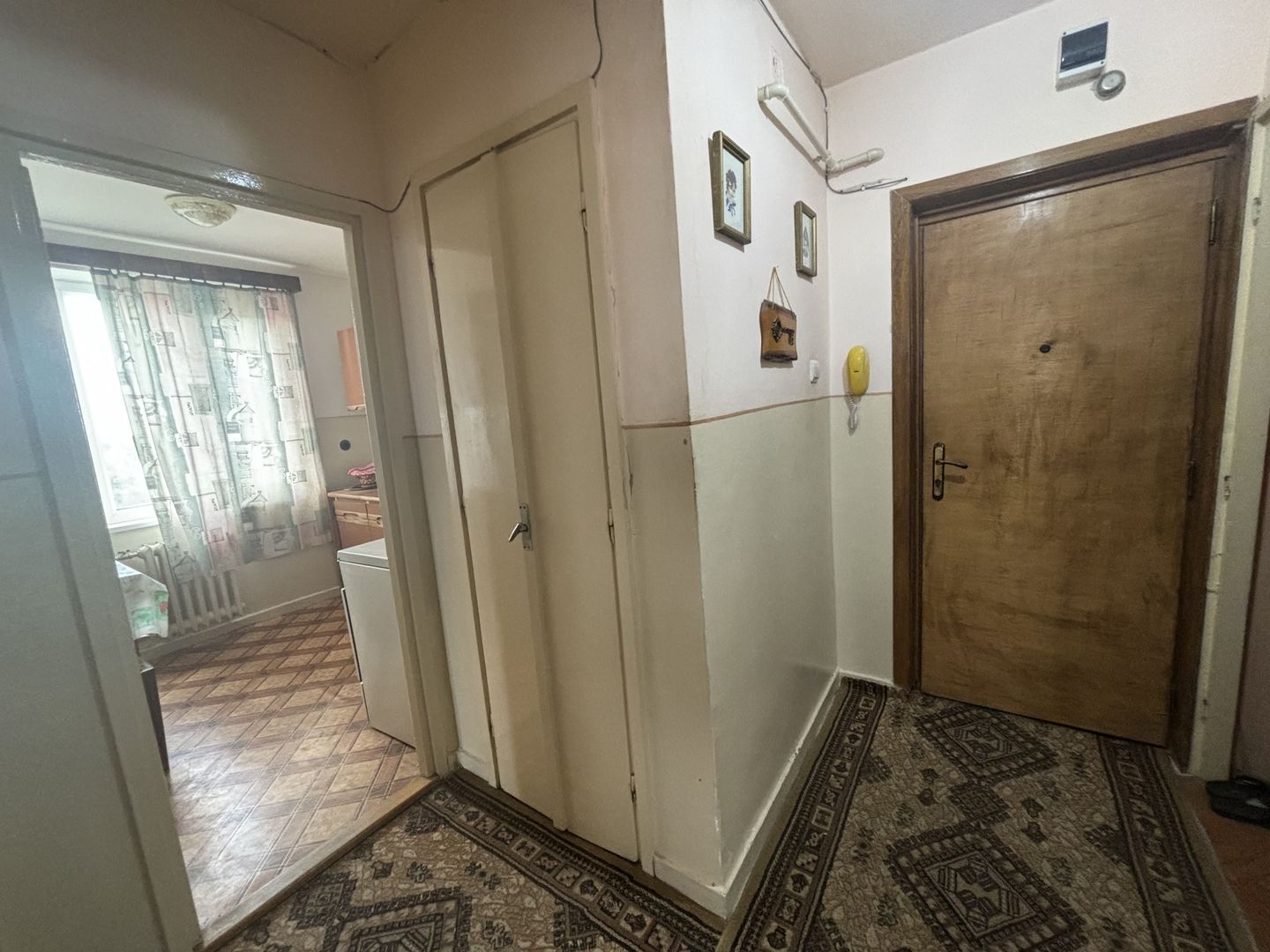 Decomandat in zona Dambovita - Poză 3