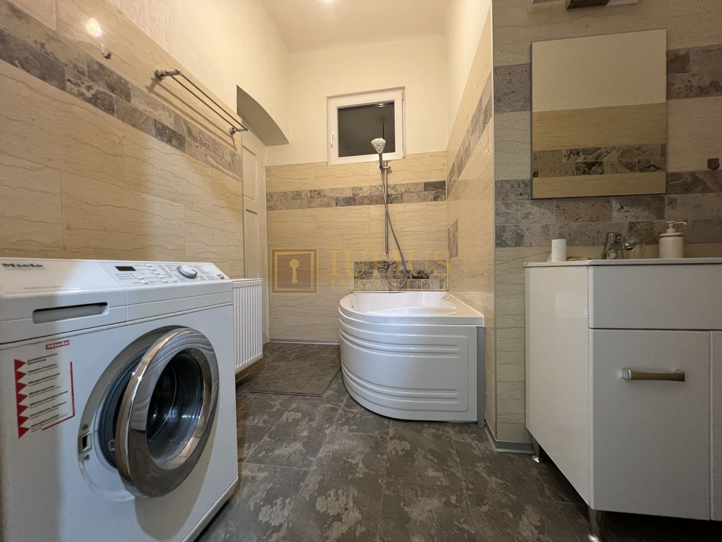 Iosefin; centrala proprie, mobilat modern. - Poză 14